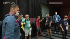 Okupljanje pred hotelom, Foto: HTV/HRT