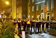Prosvjedi u Dublinu nakon napada nožem, zapaljen policijski automobil, Foto: Clodagh Kilcoyne/Reuters