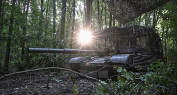 Pripadnci 141. mehanizirane brigade s tenkom M-84 kojeg je donirala Hrvatska