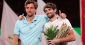 Valentin Vacherot (desno) i Arthur Rinderknech 