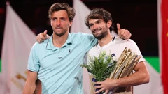 Valentin Vacherot (desno) i Arthur Rinderknech 