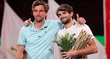 Valentin Vacherot (desno) i Arthur Rinderknech 
