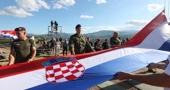 Podizanje zastave u Kninu