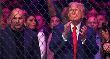 Donald Trump i Dana White gledaju borbu