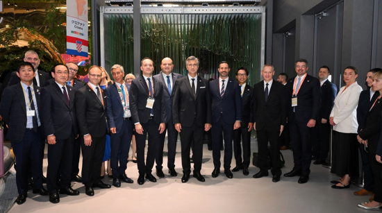 Predsjednik Vlade A. Plenković sa suradnicima na EXPO 2025.