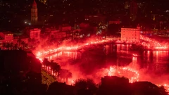 Baklje na splitskoj rivi