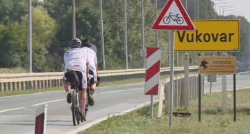 Biciklisti iz Švicarske u Vukovaru