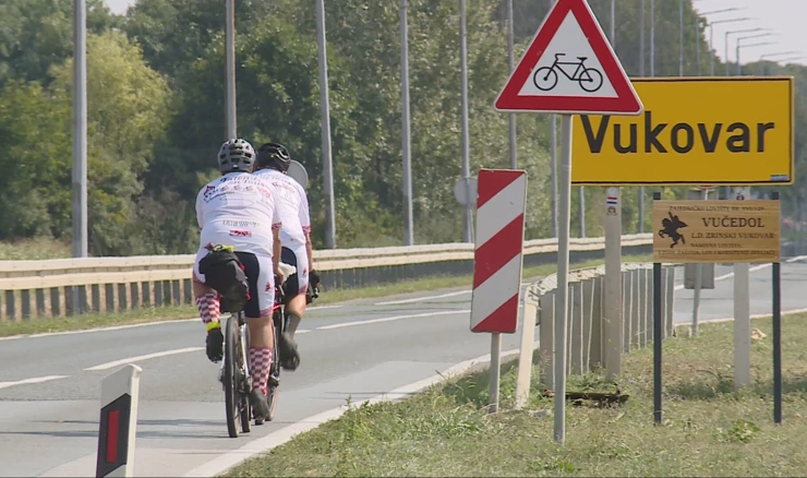 Biciklisti iz Švicarske u Vukovaru