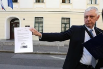 Roditelji uhićenih navijača pred Ministarstvom vanjskih poslova, Foto: Patrik Macek/PIXSELL