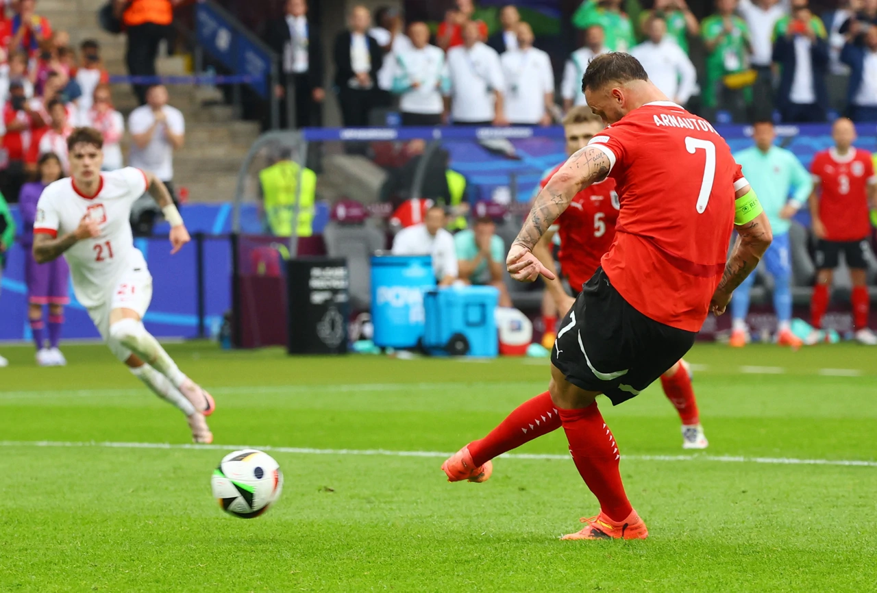 Arnautović zabija s 11 metara za 3:1 vodstvo Austrije, Foto: Fabrizio Bensch/REUTERS