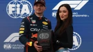 Influencerica Janelle Žarmenova daje nagradu za "pole-position" Verstappenu 
