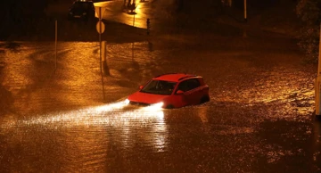 Poplavljen podvožnjak između Gajnica i Podsuseda