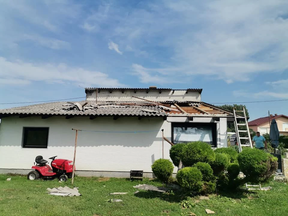 Iznimno jak vjetar oštetio obiteljske kuće i gospodarske zgrade u naselju Hrženica, Foto: Izvor/Varaždinska županija
