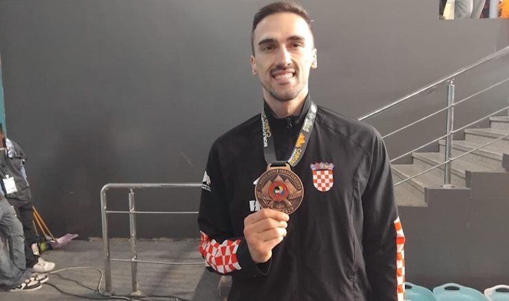 Medalja za Ivana Kvesića