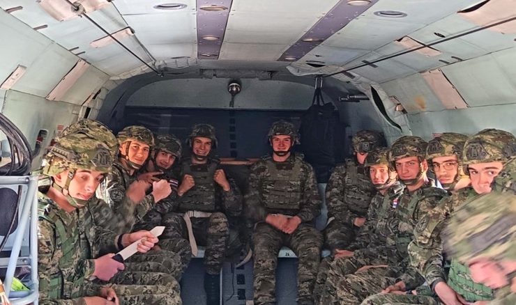 Ročnici u Vinkovcima uvježbavali transport vojnim helikopterom
