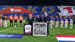 A special jersey was given to coach Zlatko Dalić for his 100th game on the Croatian bench  