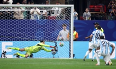 Mostafa Shoubir brani penal Lionelu Messiju , Foto: Brett Davis/IMAGN IMAGES via Reuters