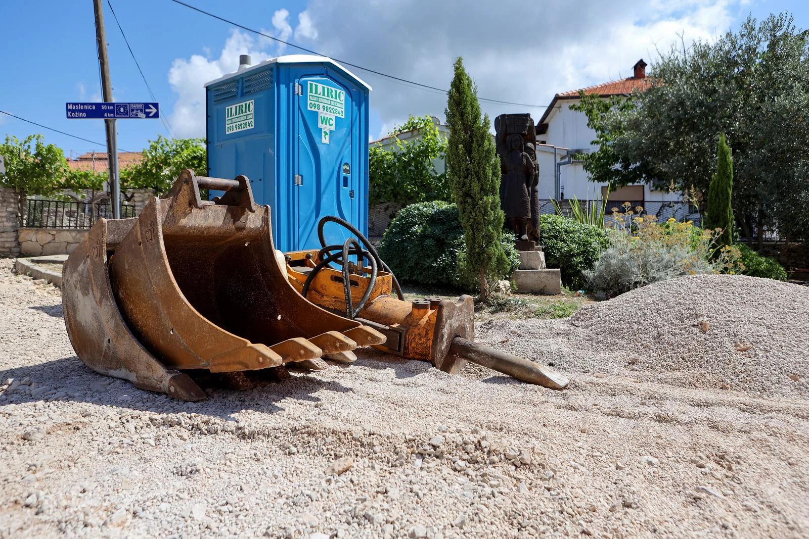 Stanari godinama trpe požare, smrad i divlji otpad dok turizam pati