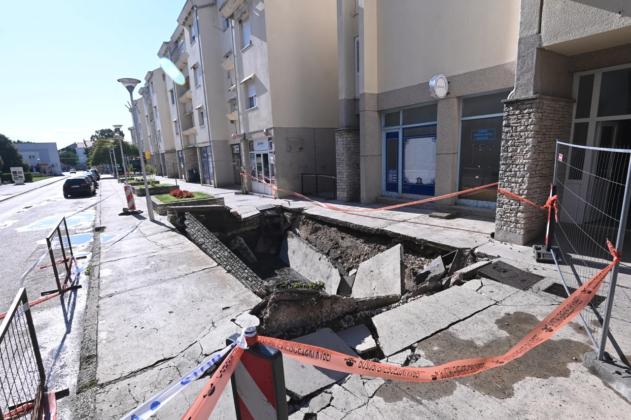 Nasred Benkovca se otvorila rupa u zemlji, Foto: Dino Stanin /Pixsell