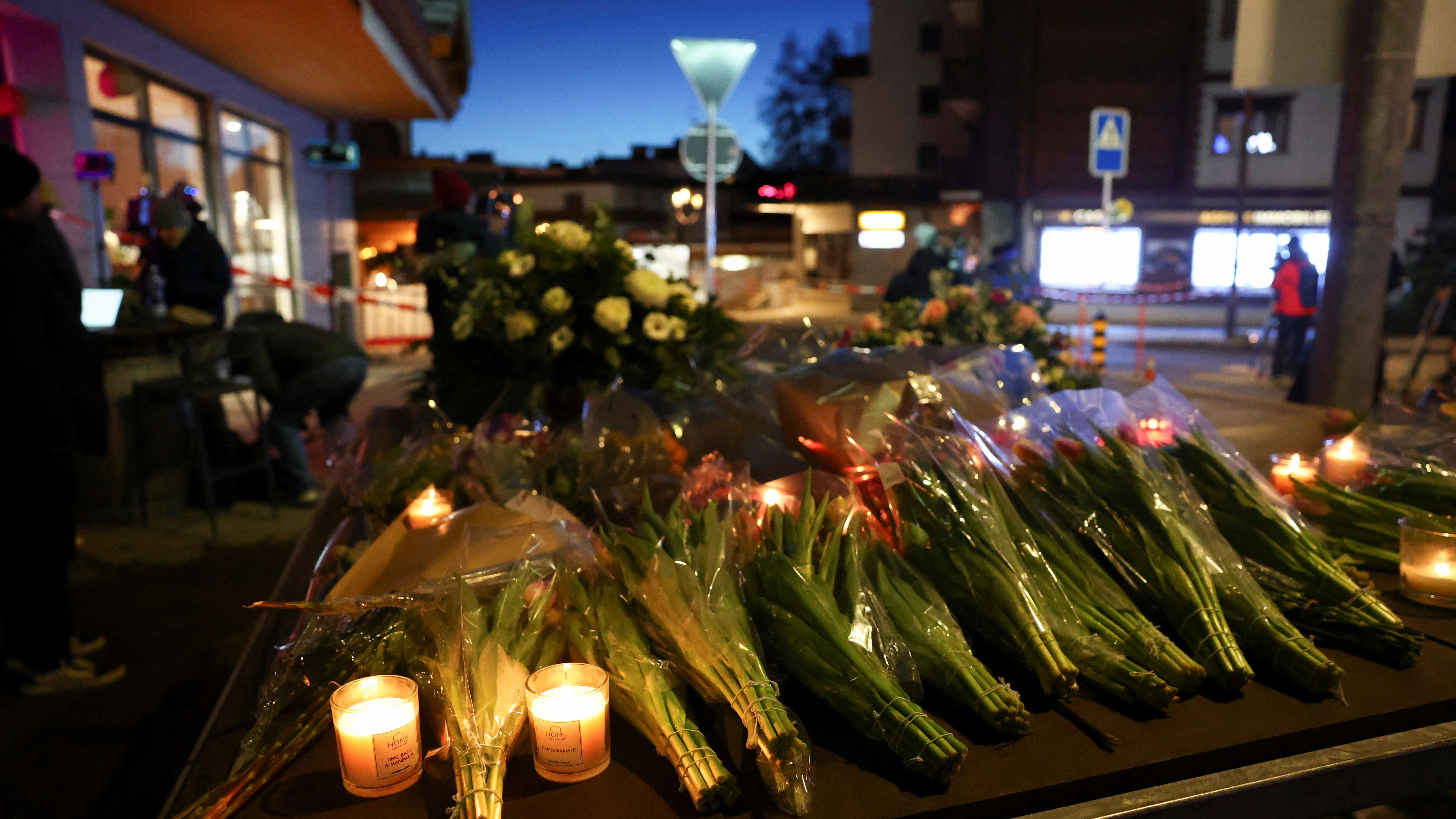 Cvijeće i svijeće ispred mjesta strašne tragedije u Crans-Montani