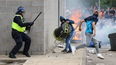 U Britaniji neredi krajnje desnih prosvjednika