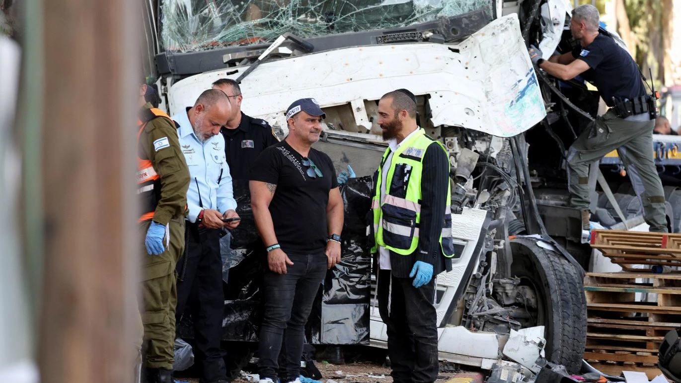 Izrael: Jedan mrtav, 40 ozlijeđenih u naletu kamiona na autobusnu postaju