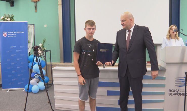 Slavonski Brod: Ministar Šušnjar dodijelio 39 stipendija učenicima obrtničkih škola