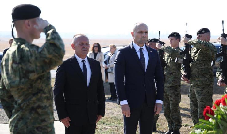 Polaganjem vijenaca obilježena 35. obljetnica okupacije Orlovnjaka