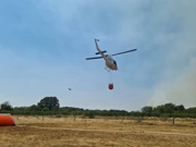 Helikopteri gase požar u selu Lipa u Sloveniji, Foto: Sasa Miljevic /Pixsell