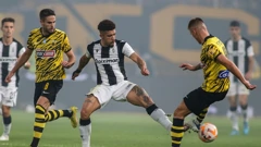 Douglas Augusto u akciji protiv AEK-a