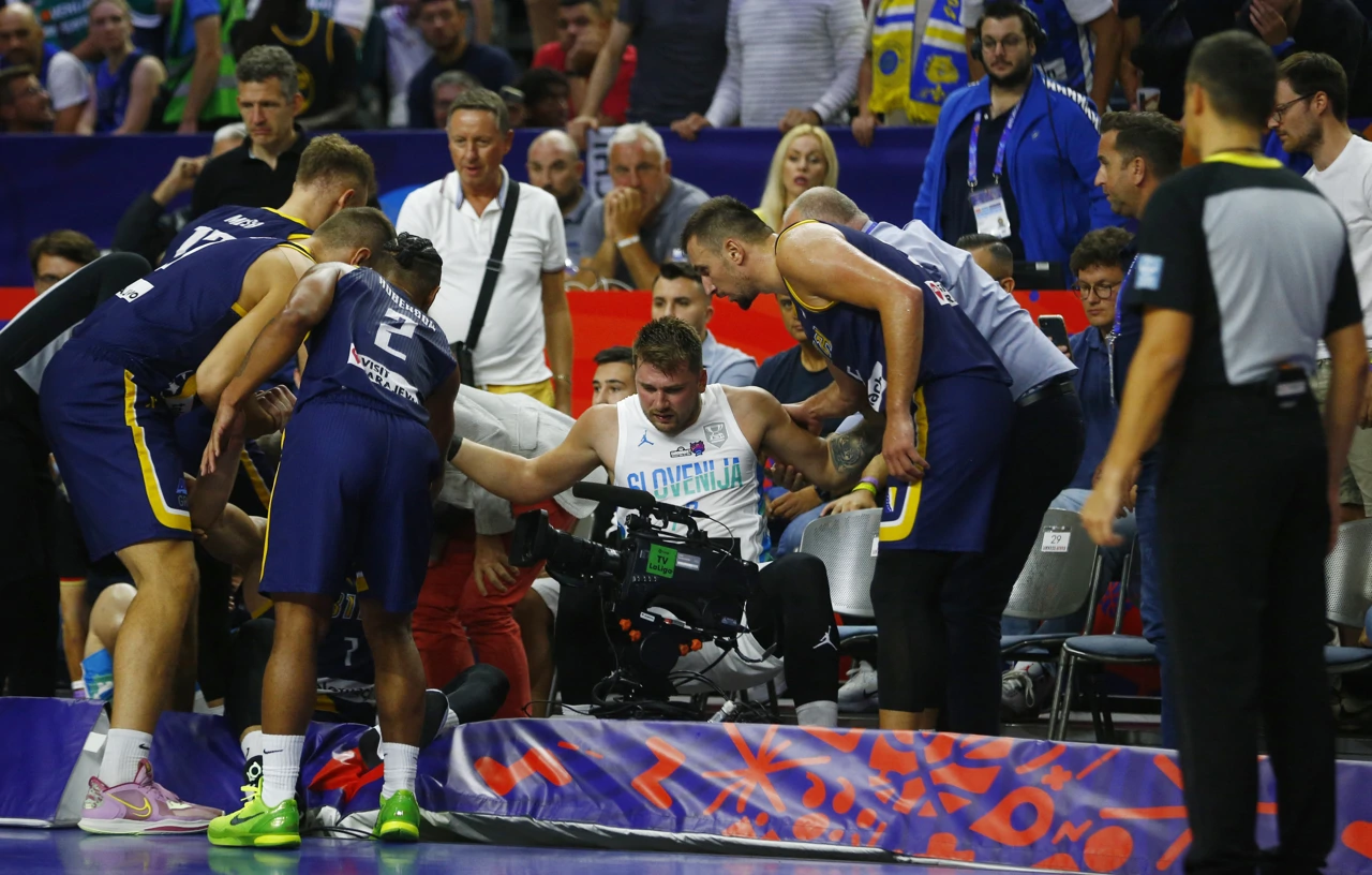 Pad Luke Dončića, Foto: Thilo Schmuelgen/REUTERS