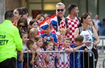 Hrvatski navijači pred hotelom u Torontu, Foto: Boris Kovacev/CROPIX