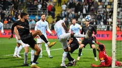 Rijeka - Dinamo. Dino Perić zabija gol 