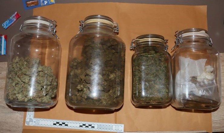 Zagreb: Pronađeni improvizirani laboratorij i droga, oduzeta i kubura