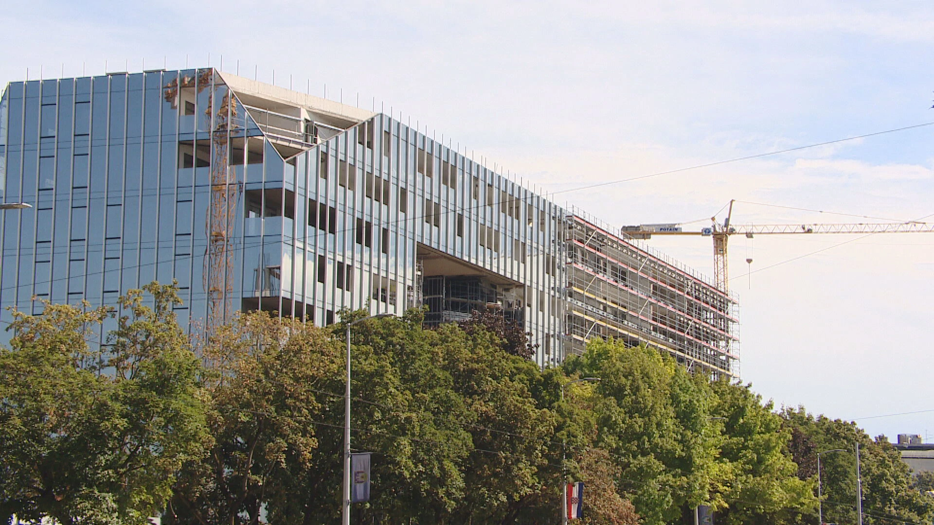 Novogradnja na križanju Vukovarske i Strojarske ulice u Zagrebu
