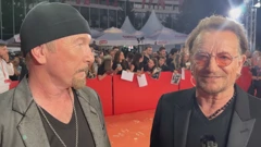 The Edge i Bono na crvenom tepihu