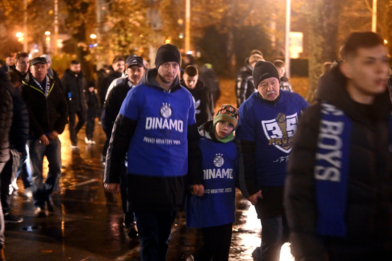 Okupljanje navijača prije početka utakmice , Foto: Goran Mehkek  /CROPIX