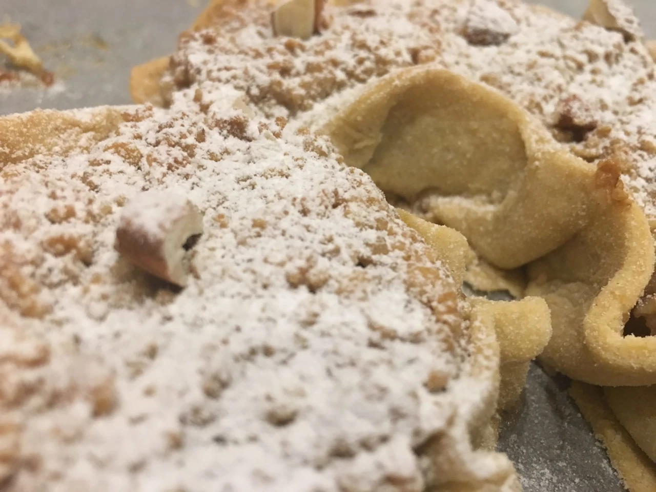 Verzieren der raber Torte (Foto: Silvija Bionda)