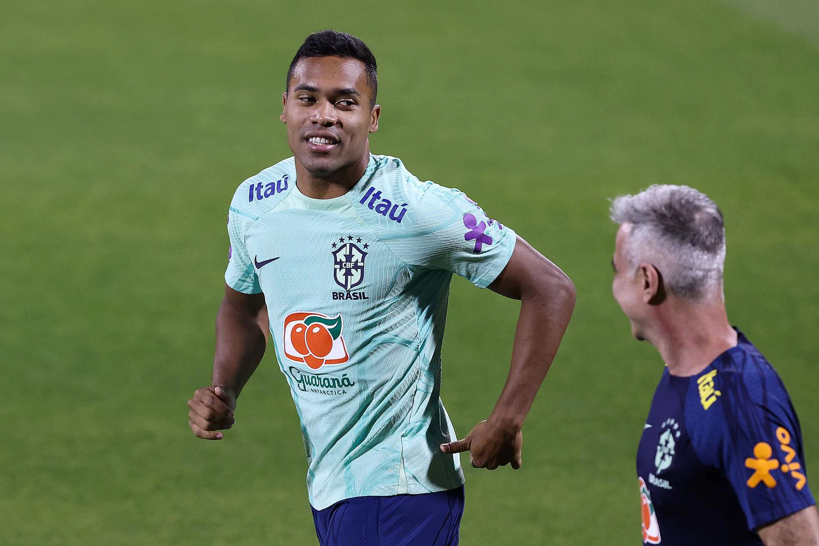 Alex Sandro se vratio u Brazil