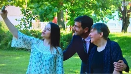 Anamarija i Marija Hribar, prof. dr. sc.Robert Trotić, član operativnog tima koji je ugradio prvu umjetnu pužnicu u RH 