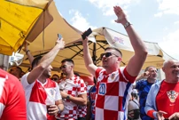 Sve brojniji navijači u središtu Leipziga prije utakmice s Italijom , Foto: Luka Stanzl /PIXSELL