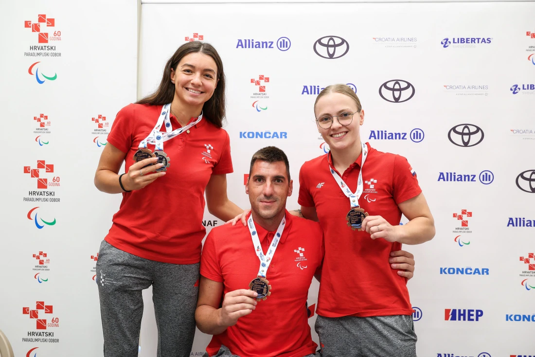 Emma Mečić, Dino Sinovčić, Paula Novina