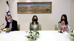 Izraelska minitrica turizma Orit Farkash-Hacohen (u sredini)