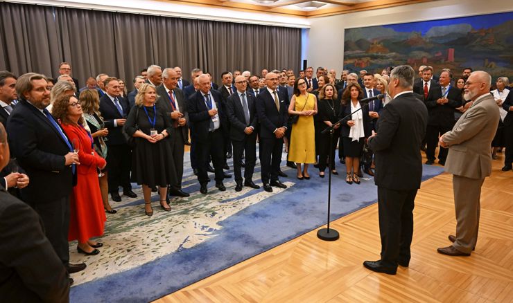 Milanović s hrvatskim diplomatima uoči tradicionalne konferencije