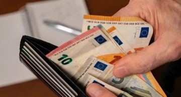 Average salary for June 1,444 euros 