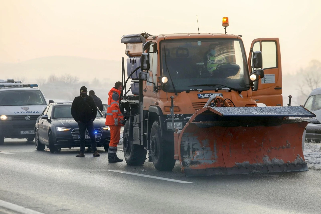 Zagreb: U sudaru automobila i ralice poginula jedna osoba, Foto: Marin Tironi/PIXSELL