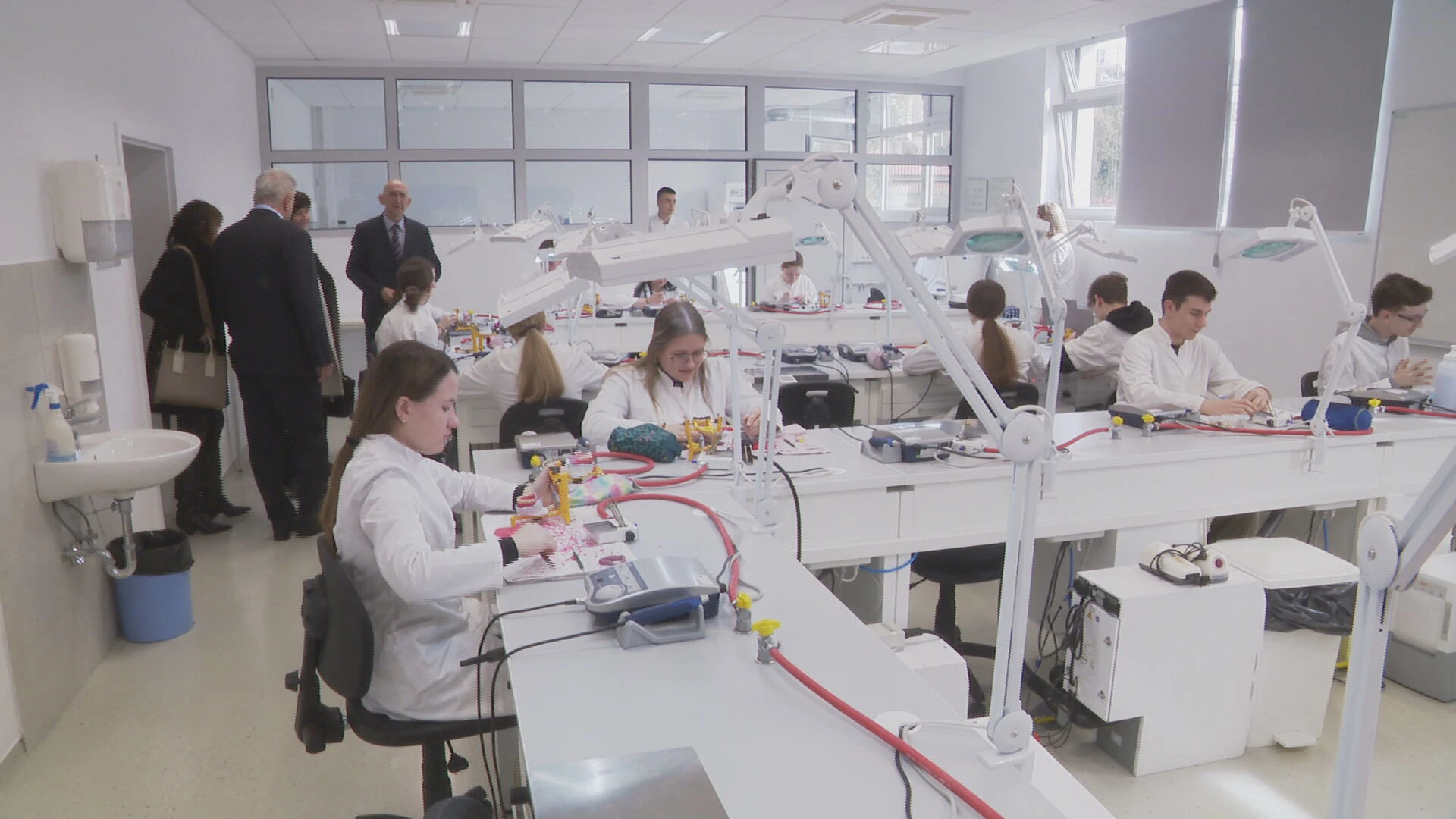 Medicinska škola U Rijeci Danas Je Najmodernija škola U Hrvatskoj Hrt