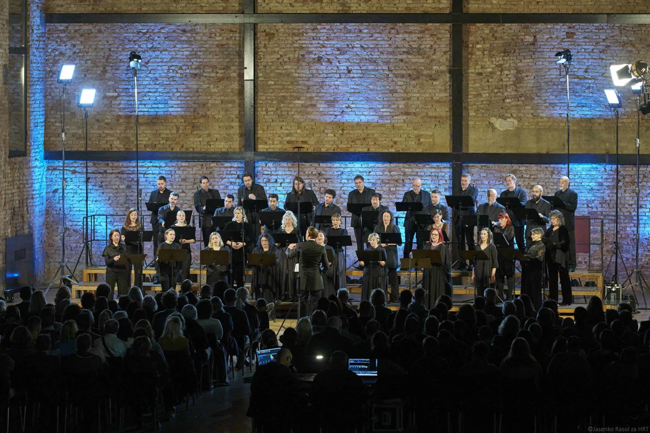 Zbor HRT-a, Ivan Hut