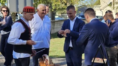 Kušanje drniškog pršuta u Pakovu selu, Foto: H. Gunjača/HRT