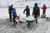 Čišćenje snijega uoči derbija, Foto: Damir Špehar/PIXSELL